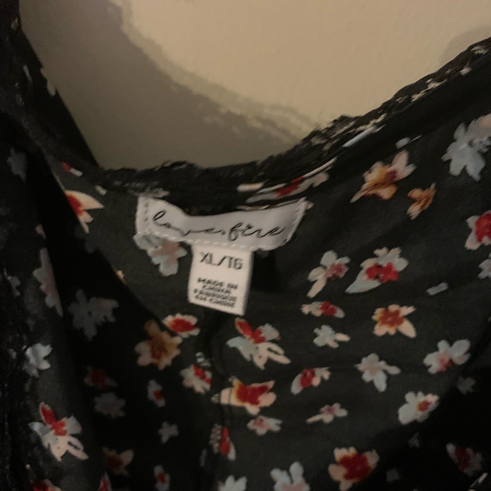 Floral‎ Black Blouse nwot size xl - Picture 2 of 3